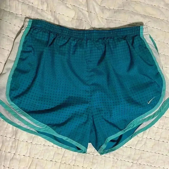 Nike Pants - Nike Shorts size Medium